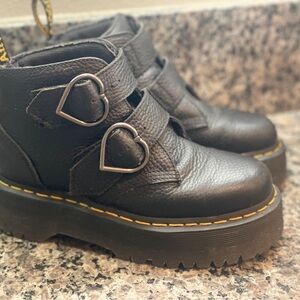 Dr. Martens Devon Heart Boots – Women’s Size 6
